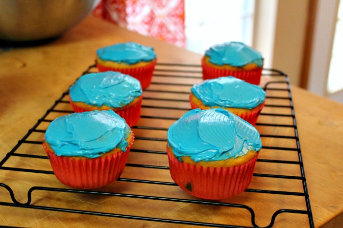 Frosted Alice in Wonderland Cupcakes