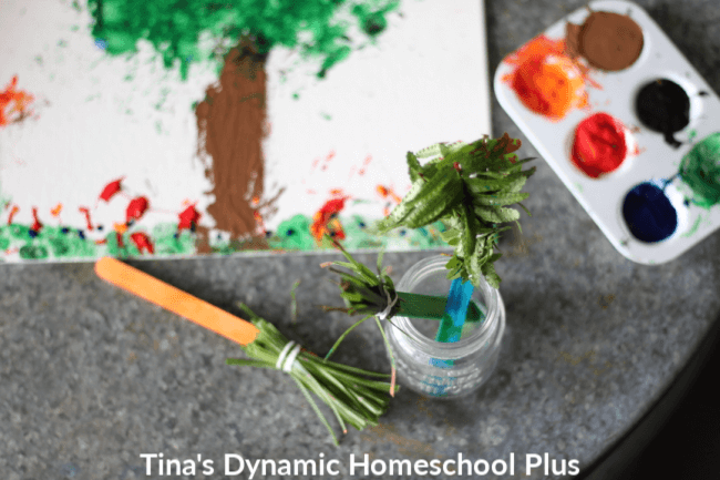 Creating your own diy nature brushes from items on your next nature walk is a fun way to bring science outdoors. Turn all sorts of leaves and flowers into beautiful rustic paintings. Look how to make easy nature paint brushes with kids. CLICK HERE!  
#diynaturebrushes #homeschoolnature #natureforkids #nature #scienceforkids #handsonnature #handsonart